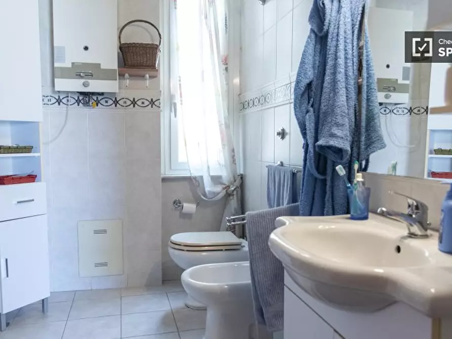 Immagine 6 di Camera condivisa in affitto  in Piazza Ragusa a Roma