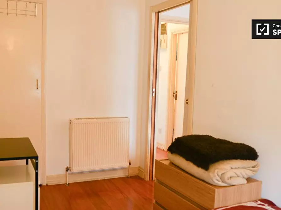 Immagine 8 di Appartamento in affitto  in Glengall Rd a Camden Town