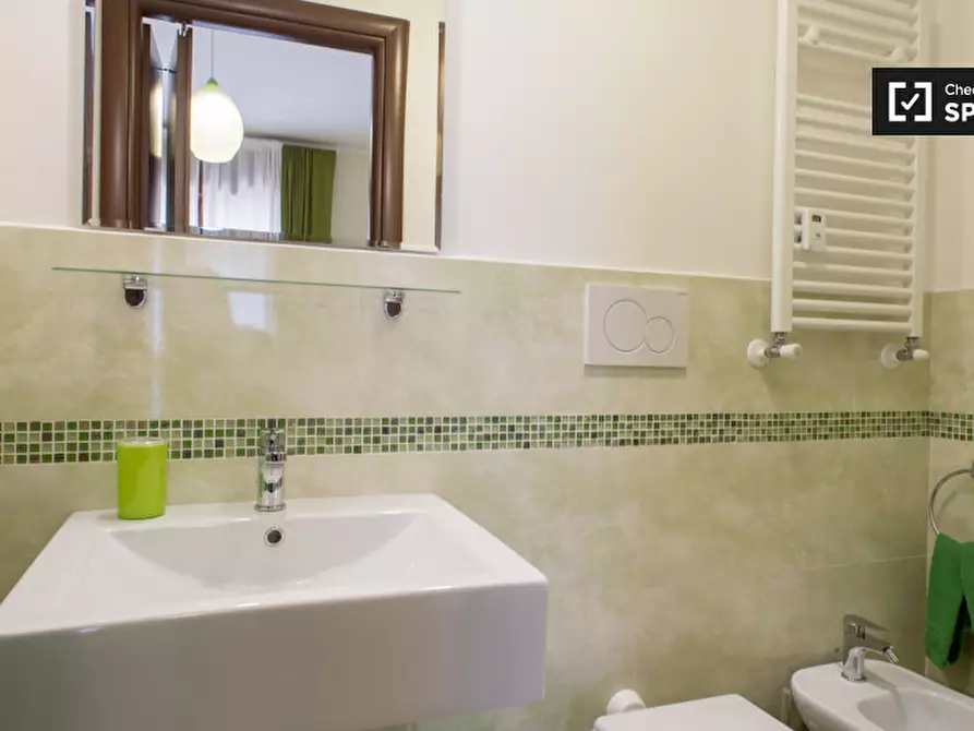 Immagine 14 di Camera condivisa in affitto  in Via Monza a Roma