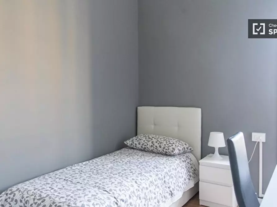 Immagine 2 di Camera condivisa in affitto  in Piazza Regina Margherita a Roma