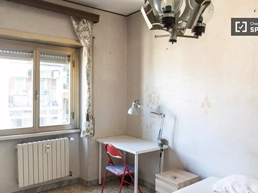 Immagine 3 di Camera condivisa in affitto  in Via Laurentina a Roma