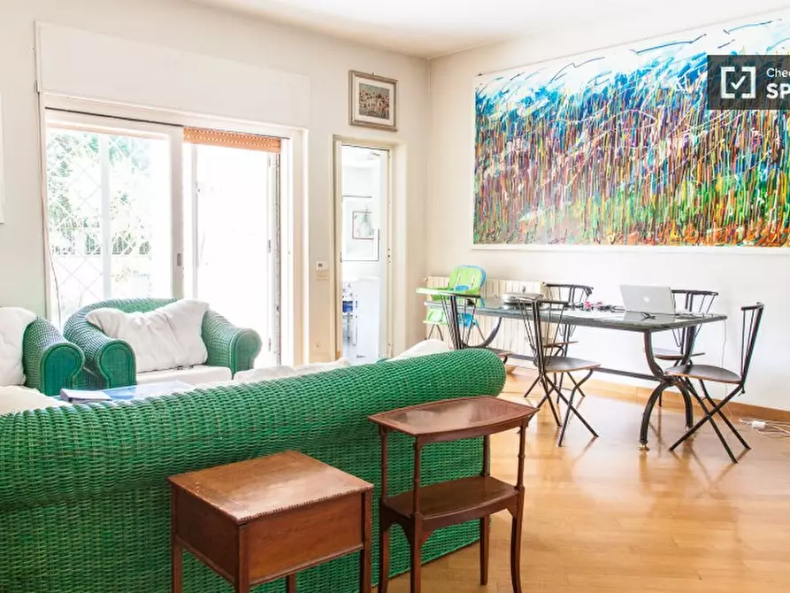 Immagine 6 di Camera condivisa in affitto  in Via Coviello a Roma