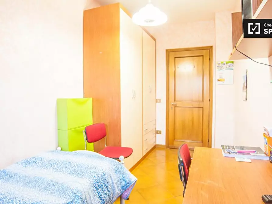 Immagine 16 di Camera condivisa in affitto  in Via Francesco Gentile a Roma