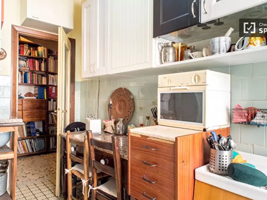 Immagine 5 di Camera condivisa in affitto  in Via Raffaele Balestra a Roma