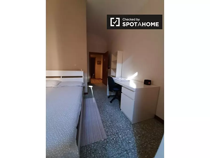 Immagine 2 di Camera condivisa in affitto  in Via Principe Amedeo a Roma