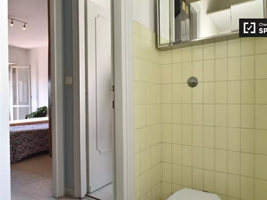 Immagine 11 di Camera condivisa in affitto  in Via Sandro Sandri a Roma