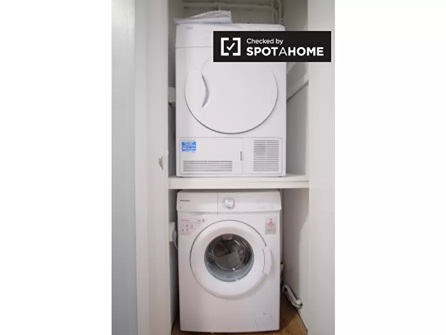 Immagine 14 di Camera condivisa in affitto  in Swanton Gardens, London SW19 6BL, UK a Merton