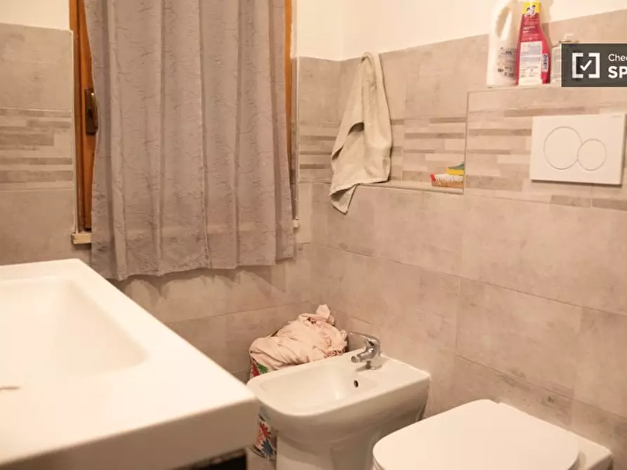 Immagine 11 di Camera condivisa in affitto  in Via Libero Leonardi a Roma
