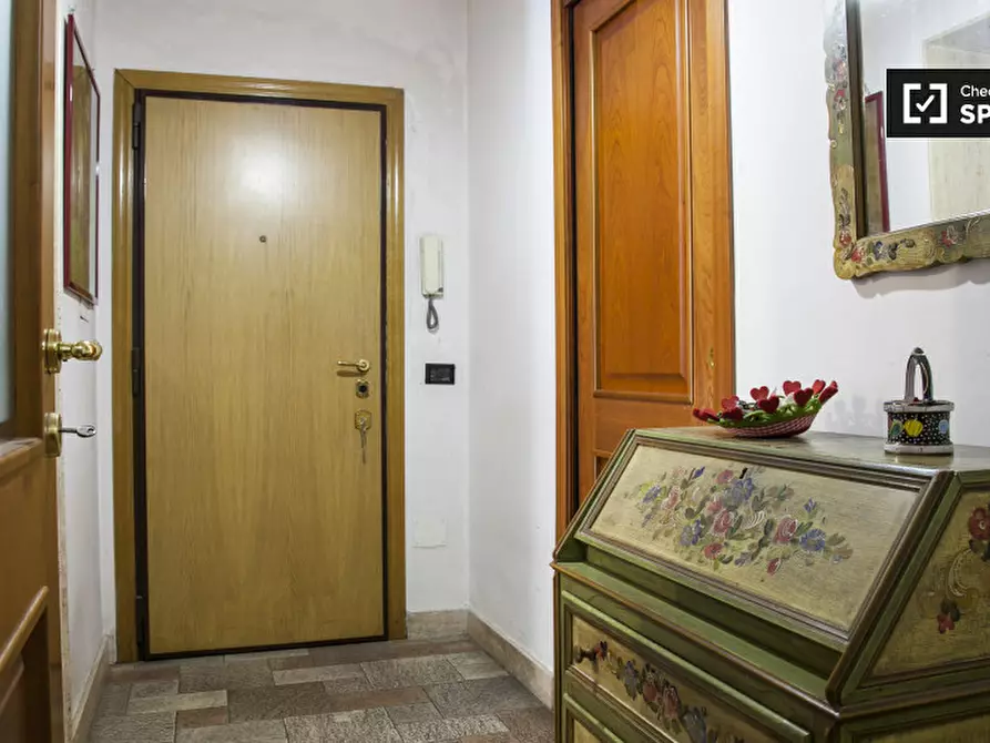 Immagine 19 di Camera condivisa in affitto  in Via dei Crispolti a Roma