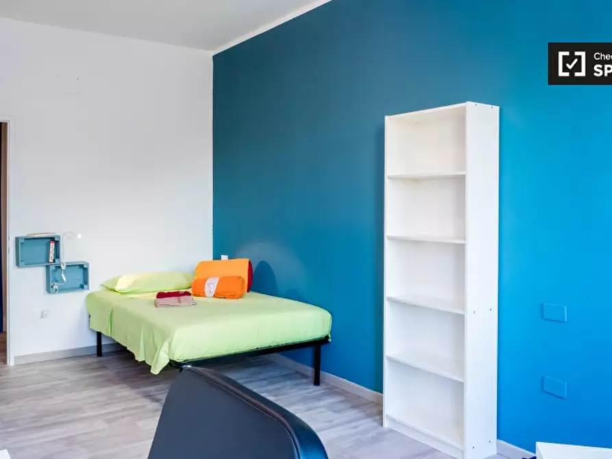 Immagine 3 di Camera condivisa in affitto  in Via Longarone a Milano