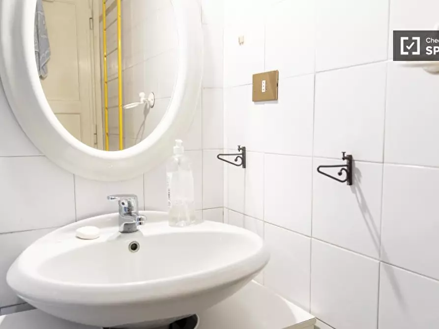 Immagine 9 di Camera condivisa in affitto  in Via Carlo Mirabello a Roma