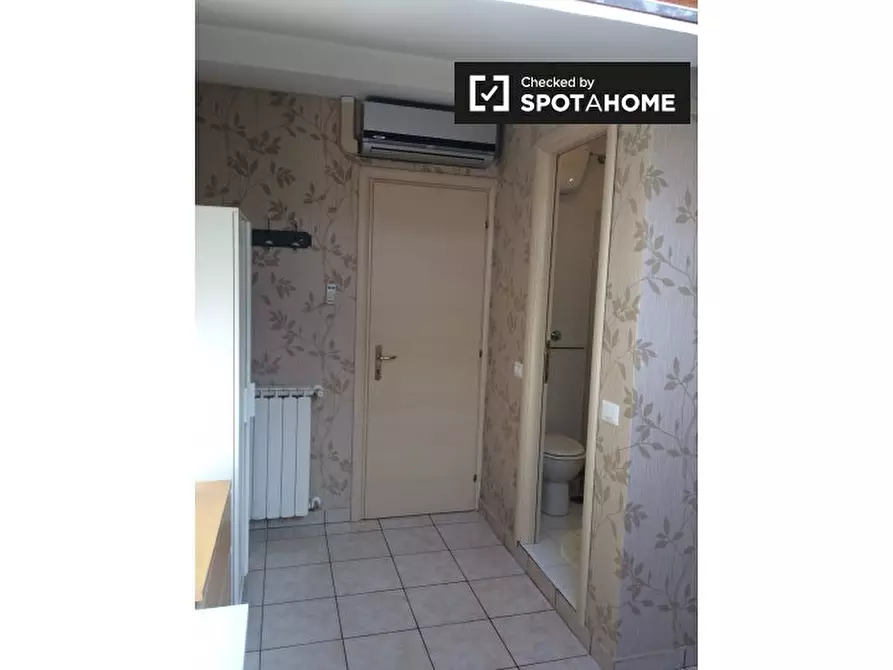 Immagine 16 di Camera condivisa in affitto  in Via Gaeta, 00185 Roma RM, Italy a Roma