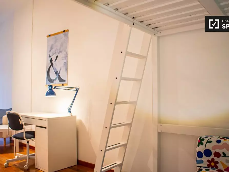 Immagine 3 di Camera condivisa in affitto  in Via Alfredo Catalani a Roma