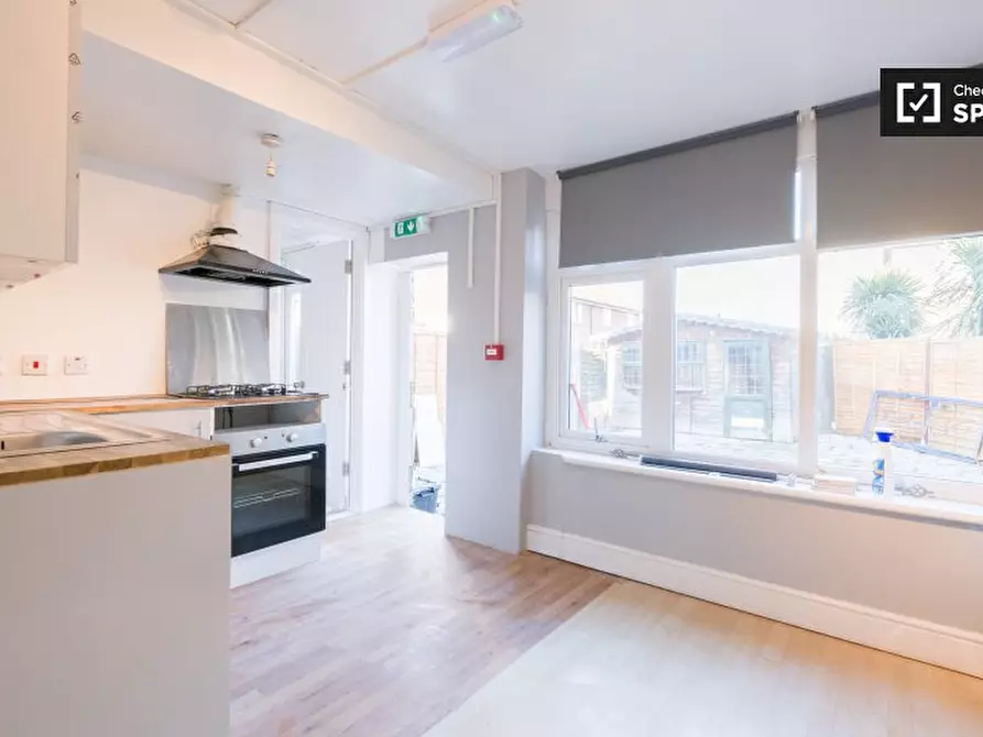 Immagine 5 di Appartamento in affitto  in Heathfield Park Drive a Barking