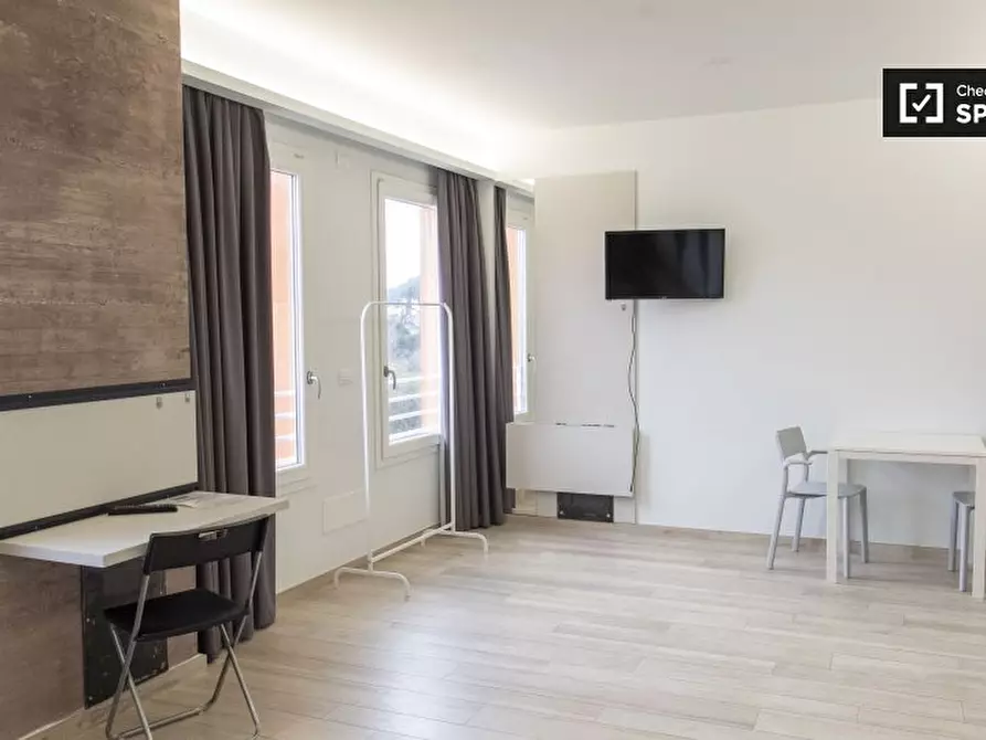 Immagine 6 di Appartamento in affitto  in Via di Acqua Bullicante a Roma