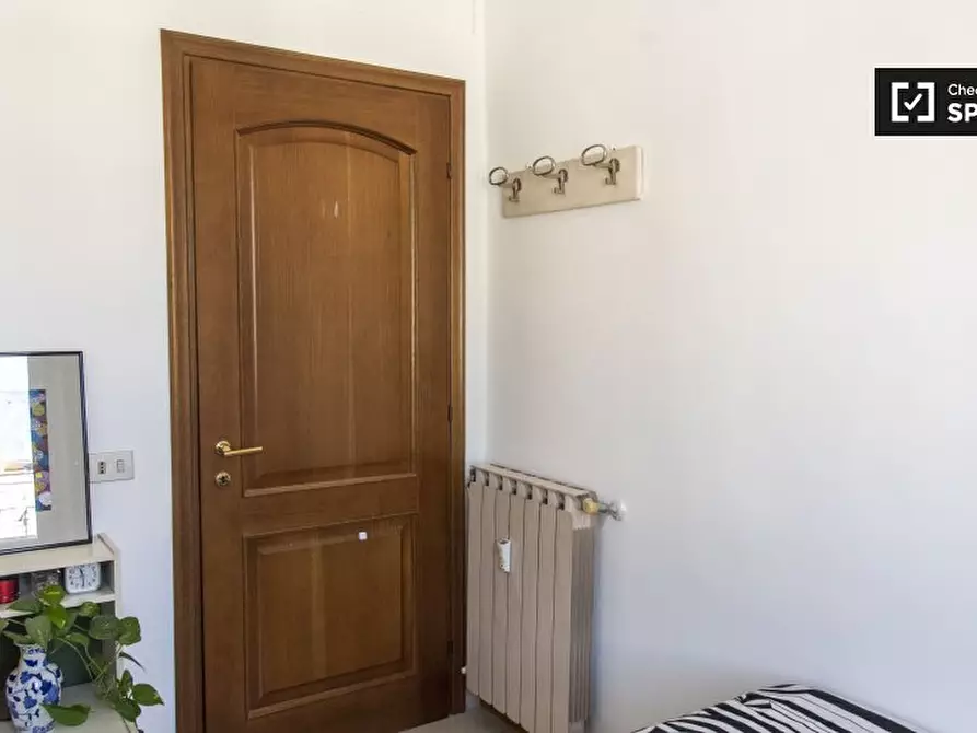 Immagine 3 di Camera condivisa in affitto  in Via Torri in Sabina a Roma