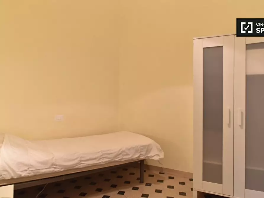 Immagine 3 di Camera condivisa in affitto  in Piazza Vittorio Emanuele II, 00185 Roma RM, Italy a Roma