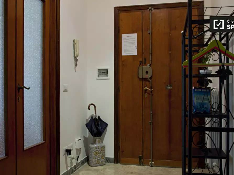 Immagine 8 di Camera condivisa in affitto  in Via della Massimilla a Roma