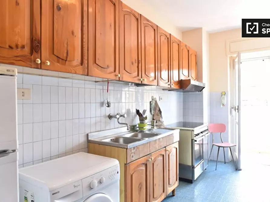 Immagine 5 di Camera condivisa in affitto  in Via Sandro Sandri a Roma