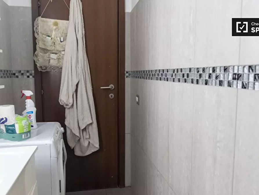 Immagine 8 di Camera condivisa in affitto  in Via Grottaferrata a Roma