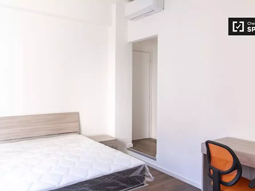 Immagine 2 di Camera condivisa in affitto  in Via Francesco Grimaldi a Roma