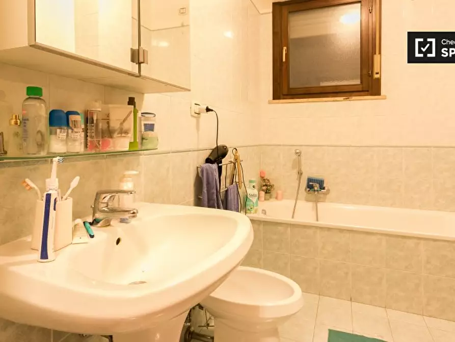 Immagine 12 di Camera condivisa in affitto  in Via Amico Aspertini a Roma