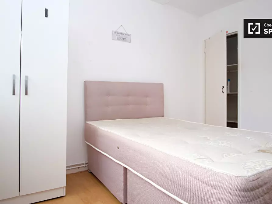 Immagine 2 di Camera condivisa in affitto  in Fontley Way a Wandsworth