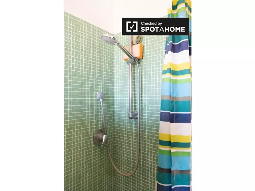 Immagine 19 di Camera condivisa in affitto  in Via Pietro Cartoni a Roma