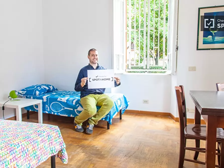 Immagine 15 di Camera condivisa in affitto  in via La Spezia a Roma