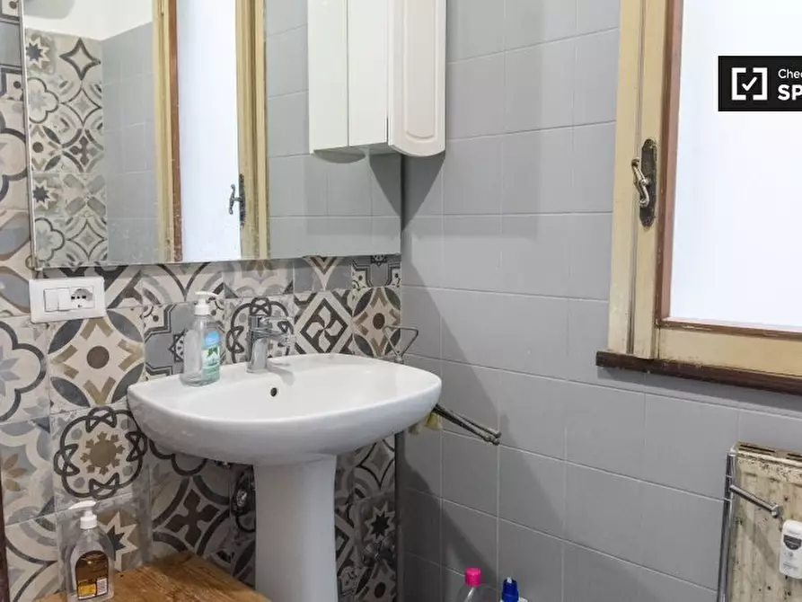 Immagine 17 di Camera condivisa in affitto  in Via Renato Simoni a Roma