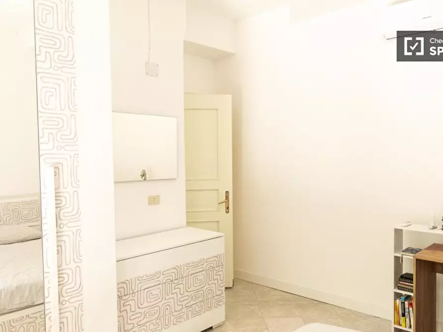 Immagine 3 di Camera condivisa in affitto  in Via Canzone del Piave a Roma