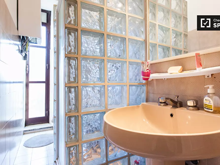 Immagine 17 di Camera condivisa in affitto  in Via Ostiense a Roma