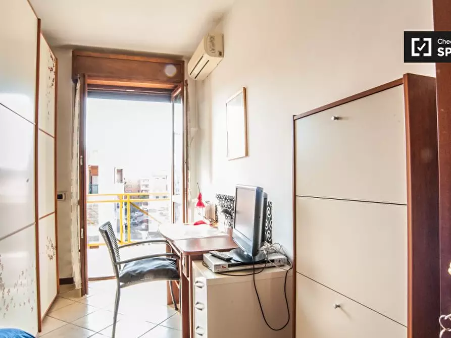 Immagine 2 di Camera condivisa in affitto  in Via Achille Capizzano a Roma