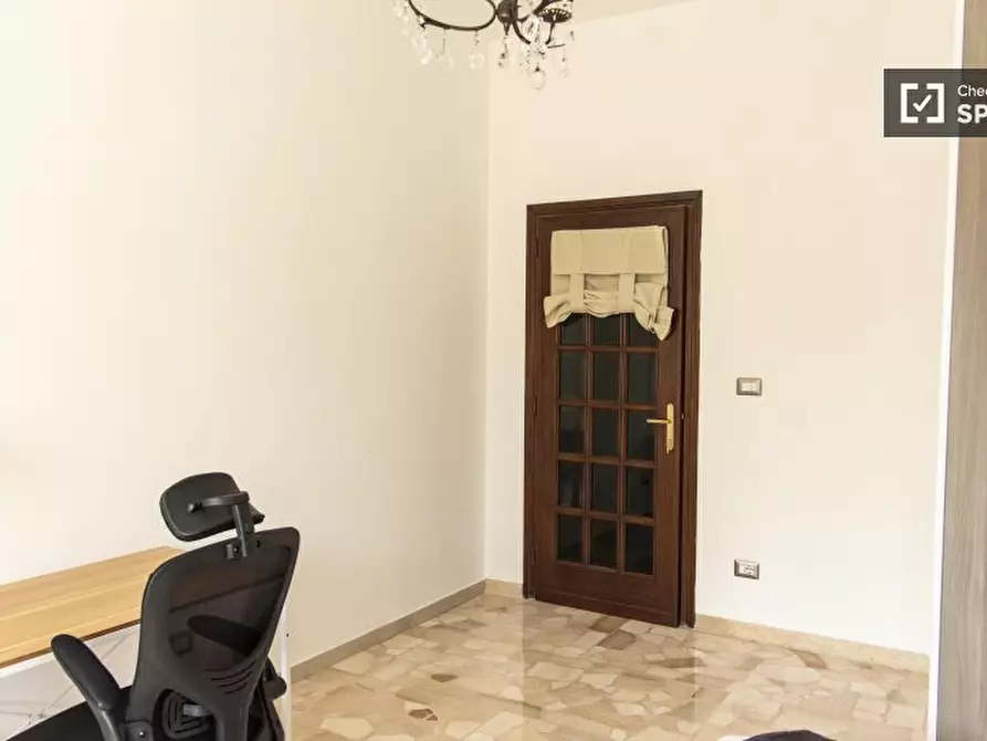 Immagine 4 di Camera condivisa in affitto  in Piazza Alfonso Neuschuler a Roma