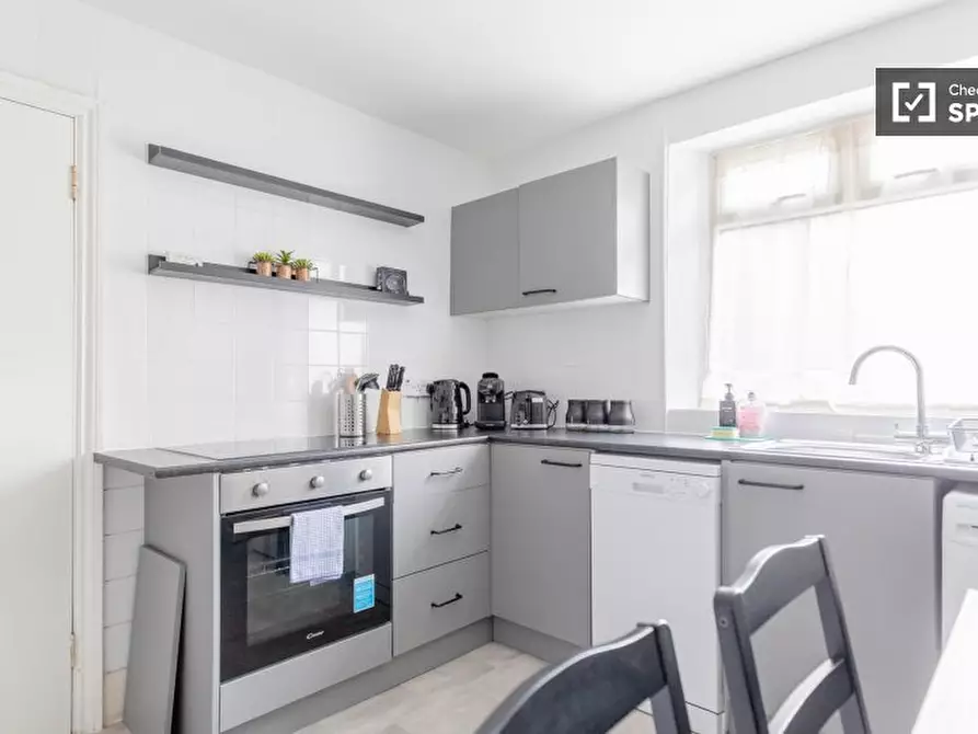 Immagine 2 di Appartamento in affitto  in A Goldhawk Rd a Hammersmith