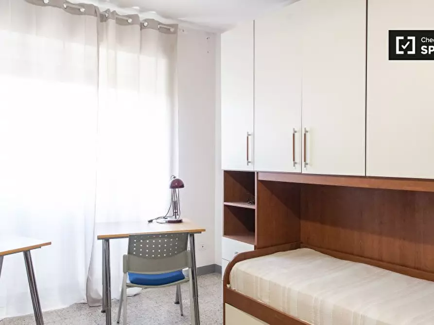 Immagine 3 di Camera condivisa in affitto  in Via di Grotta Perfetta a Roma