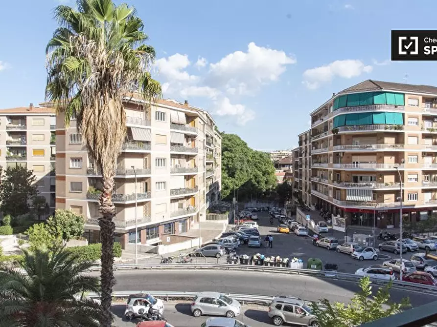 Immagine 15 di Camera condivisa in affitto  in Via Anastasio II a Roma