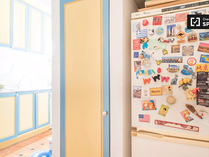 Immagine 10 di Camera condivisa in affitto  in Via Adige a Roma