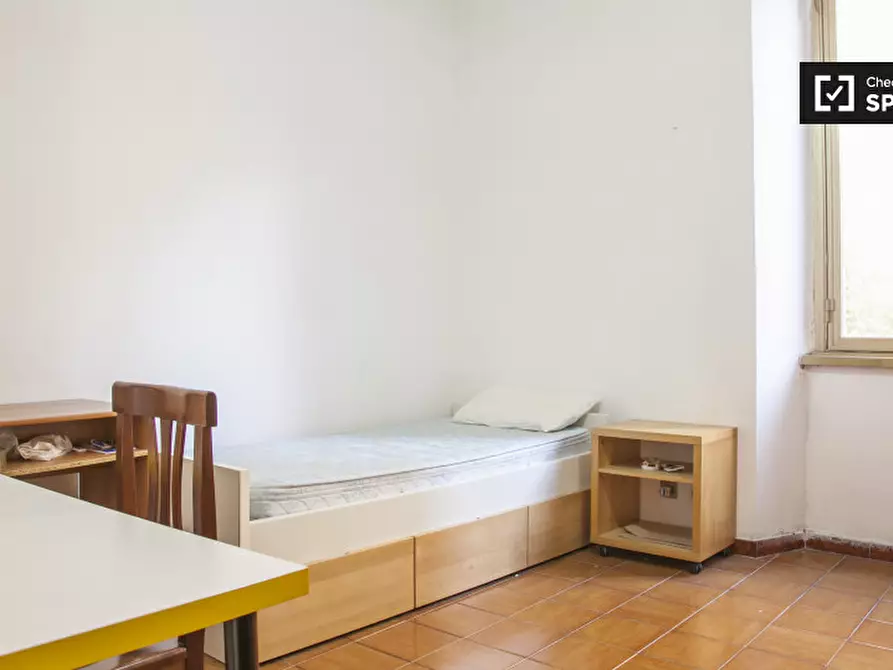 Immagine 18 di Camera condivisa in affitto  in Via Alessandro Avoli a Roma