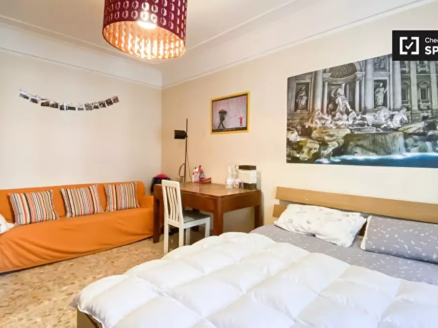 Immagine 3 di Camera condivisa in affitto  in Via Antonio Raimondi a Roma