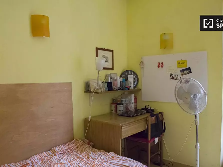 Immagine 2 di Camera condivisa in affitto  in Via Castelfidardo, 00185 Roma RM, Italy a Roma