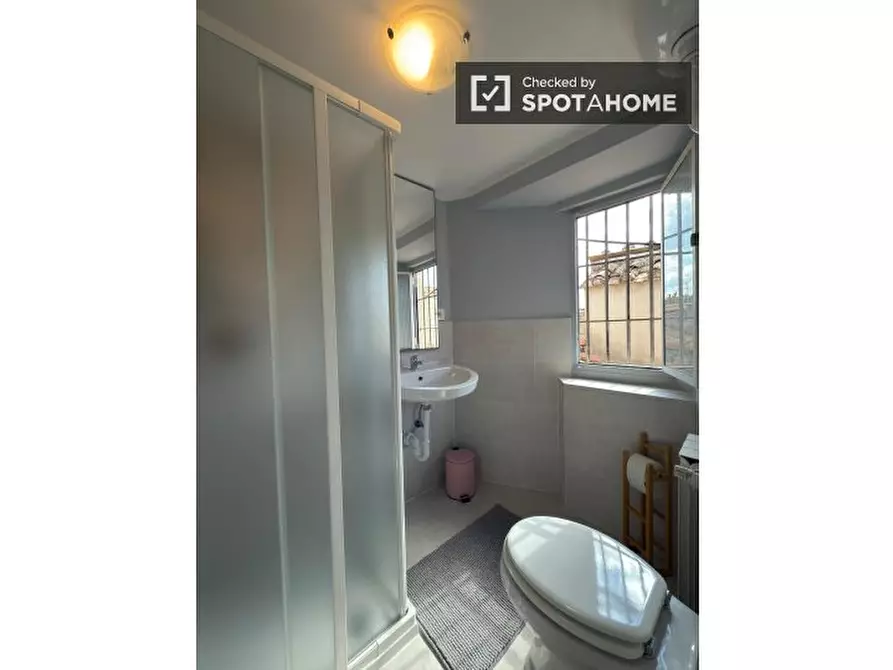 Immagine 10 di Camera condivisa in affitto  in P.za di Sant'Apollonia a Roma