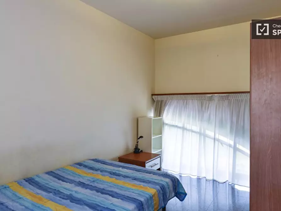 Immagine 2 di Camera condivisa in affitto  in Via Alessandro Brisse a Roma