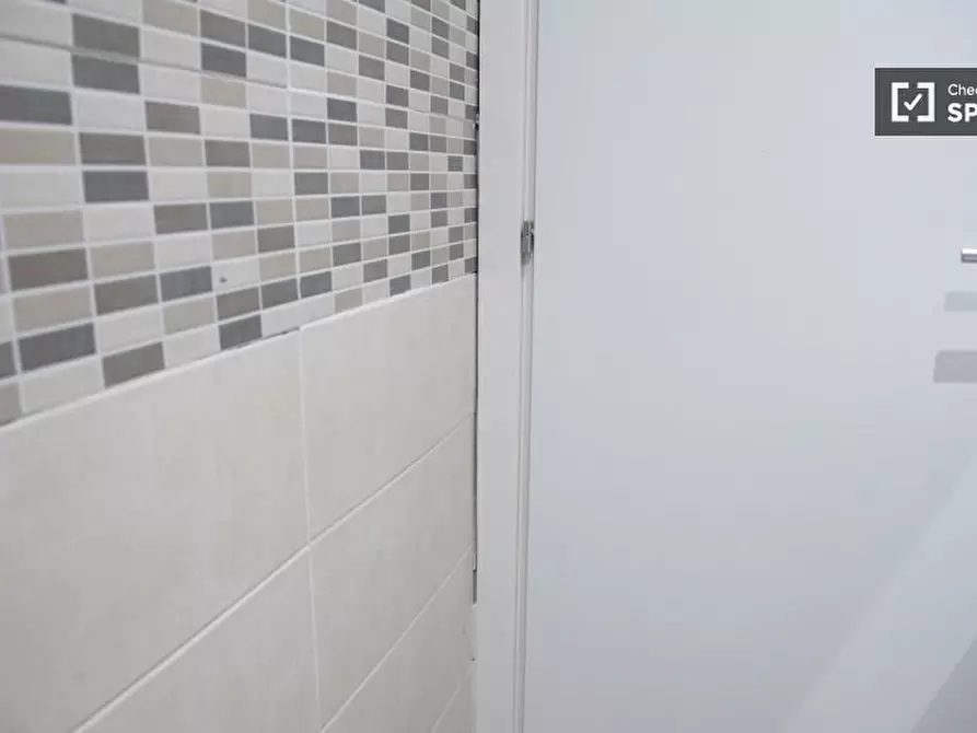 Immagine 8 di Camera condivisa in affitto  in Via Nino Oxilia a Roma