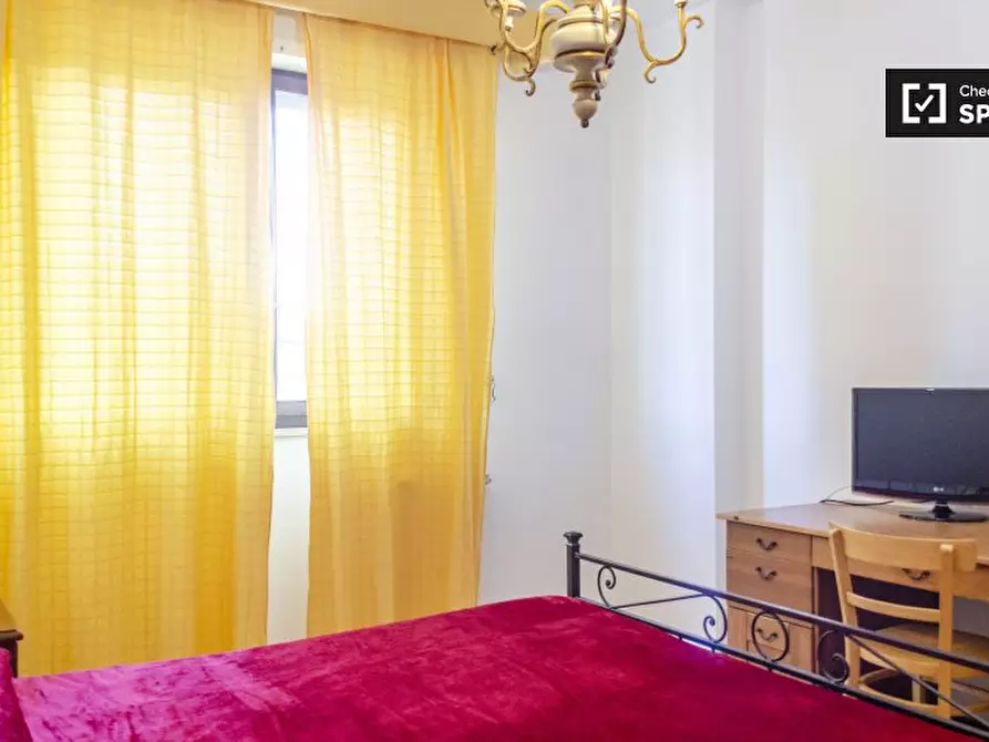 Immagine 2 di Camera condivisa in affitto  in Via del Podere Fiume a Roma