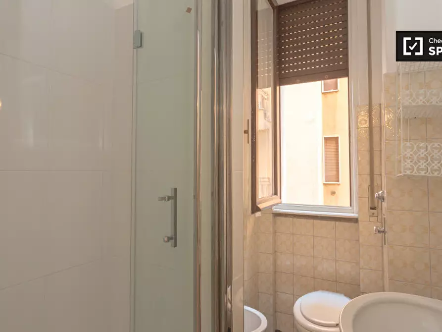 Immagine 14 di Camera condivisa in affitto  in Via Salasco a Milano