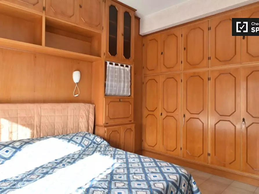 Immagine 3 di Camera condivisa in affitto  in Via Caprese a Roma