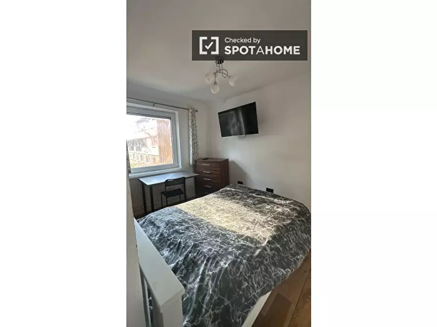 Immagine 6 di Camera condivisa in affitto  in Swanton Gardens, London SW19 6BL, UK a Merton