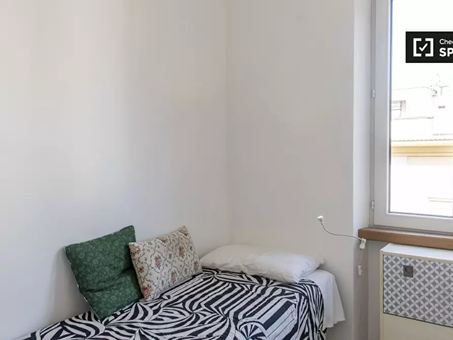 Immagine 2 di Camera condivisa in affitto  in Via Torri in Sabina a Roma