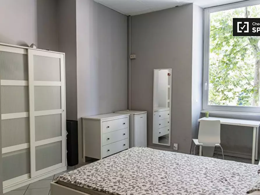 Immagine 2 di Camera condivisa in affitto  in Viale Regina Margherita, 00198 Roma RM, Italy a Roma